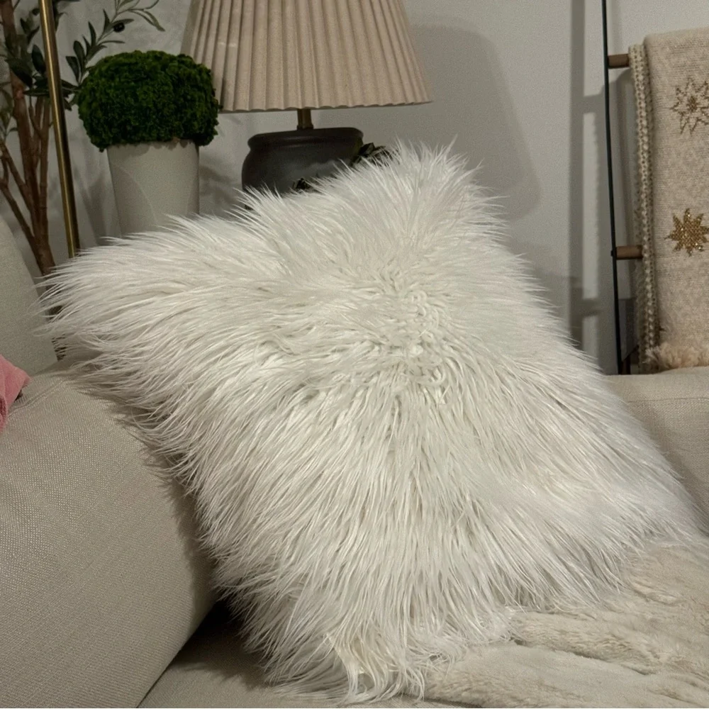 Cynthia Rowley Large Faux Mongolian Fur Shag Throw Pillow Sham 22” x22”